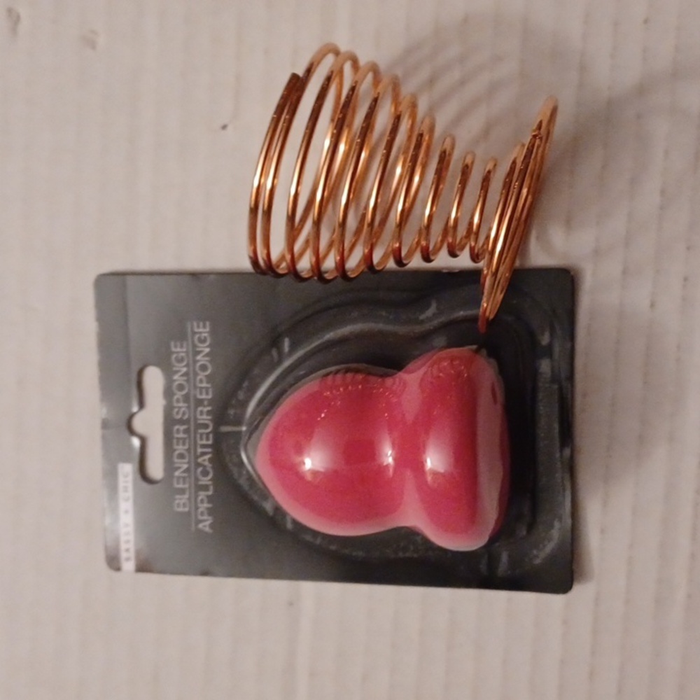 4/$30 New Makeup Sponge Holder/Dryer & New Blender Sponge